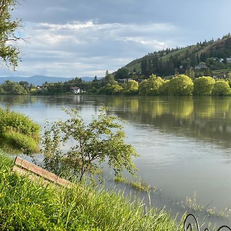 Rayleigh Riverfront Retreat- Peaceful Garden Oasis-25 Minutes To Ski Hill Kamloops Exterior photo