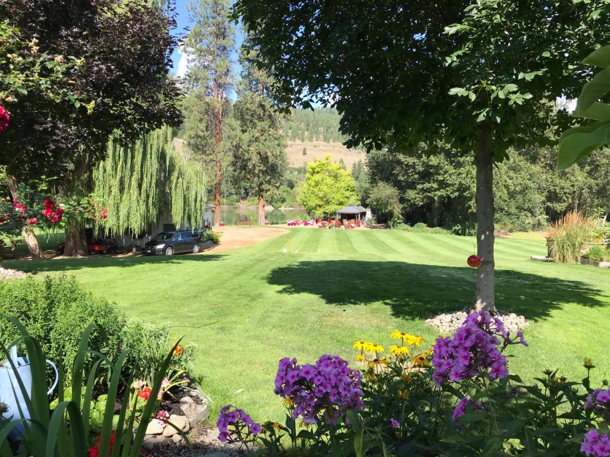 Rayleigh Riverfront Retreat- Peaceful Garden Oasis-25 Minutes To Ski Hill Kamloops Exterior photo